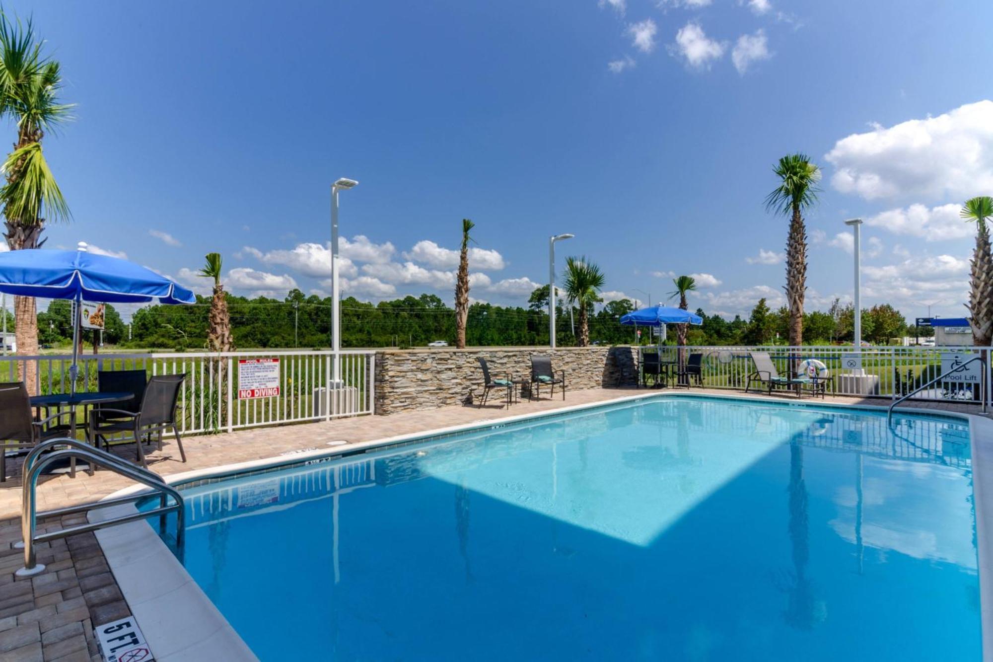 Fairfield Inn & Suites By Marriott Panama City Beach Upper Grand Lagoon Екстериор снимка